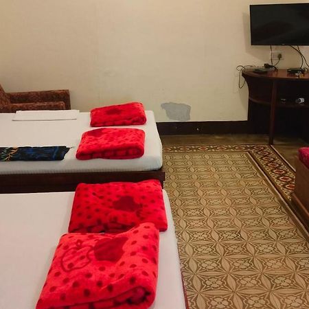 Bed And Breakfast At Colaba Mumbai Exteriör bild