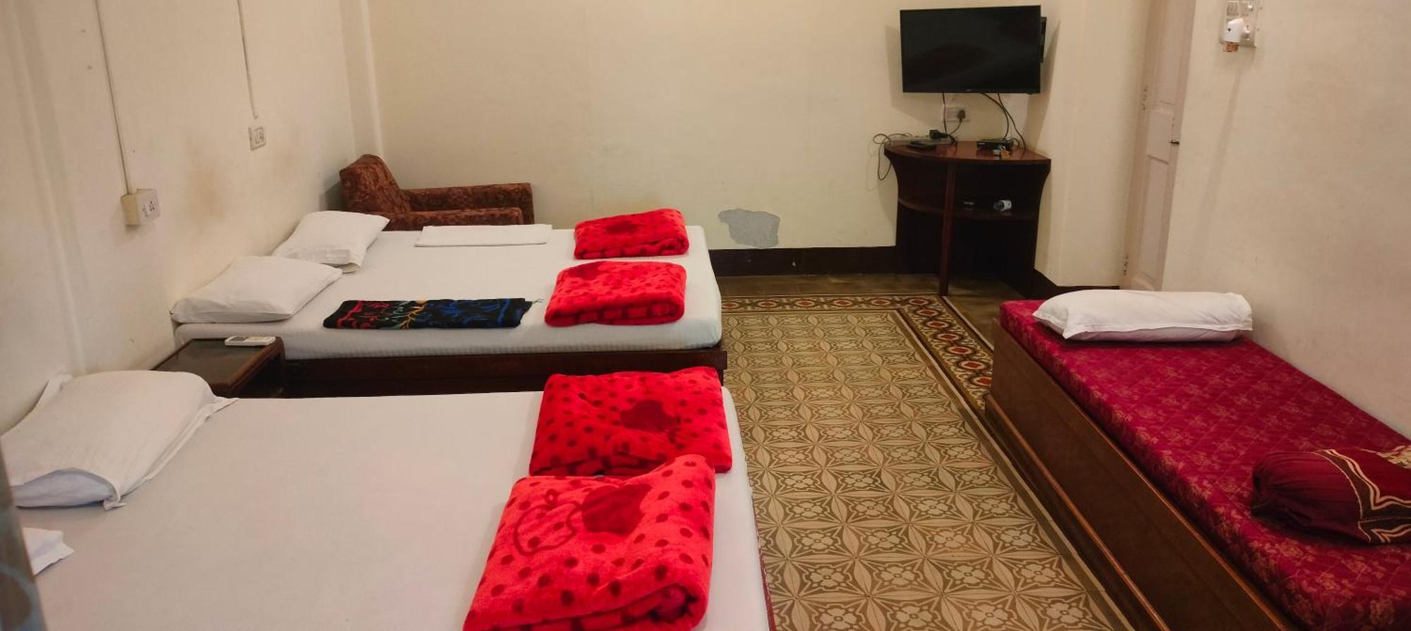 Bed And Breakfast At Colaba Mumbai Exteriör bild