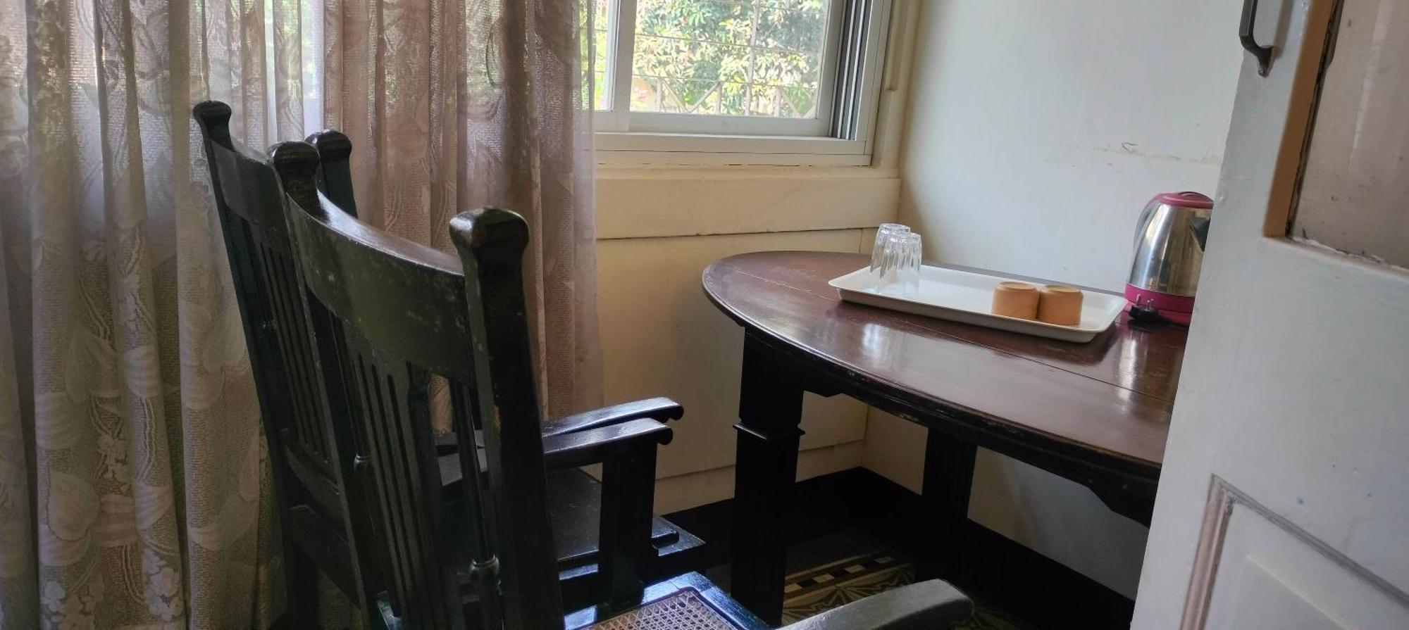 Bed And Breakfast At Colaba Mumbai Exteriör bild