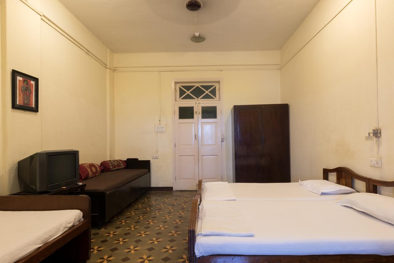 Bed And Breakfast At Colaba Mumbai Exteriör bild