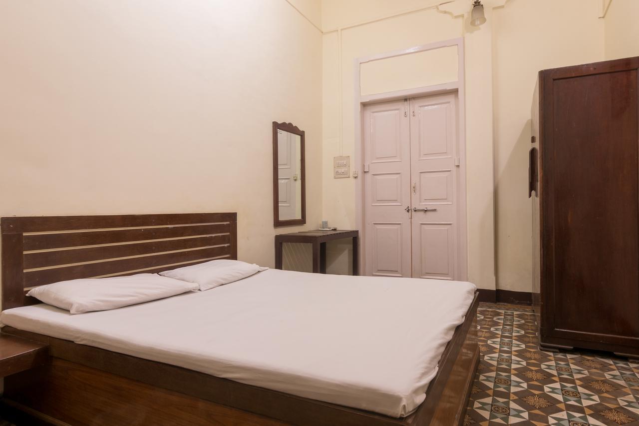 Bed And Breakfast At Colaba Mumbai Exteriör bild