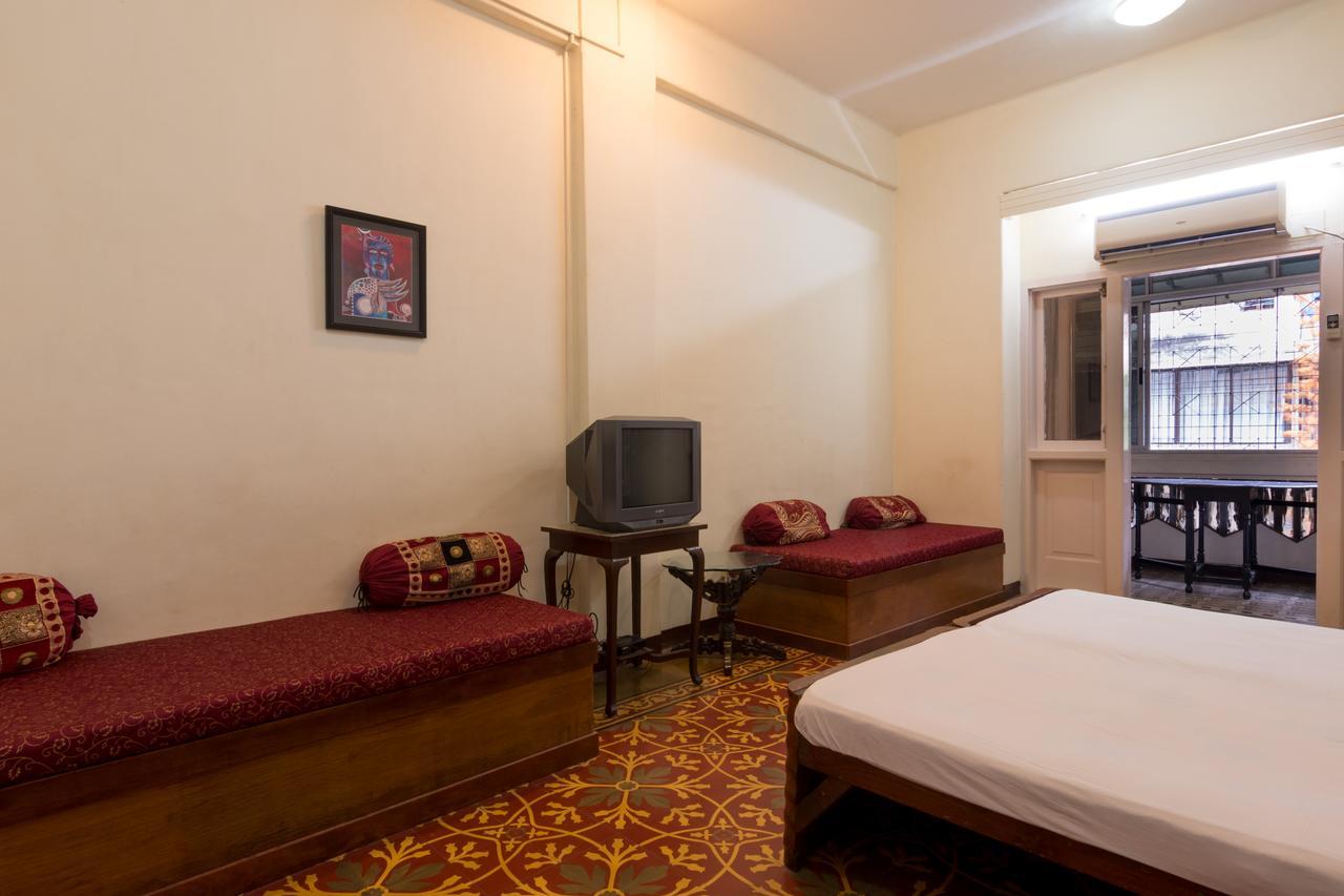 Bed And Breakfast At Colaba Mumbai Exteriör bild
